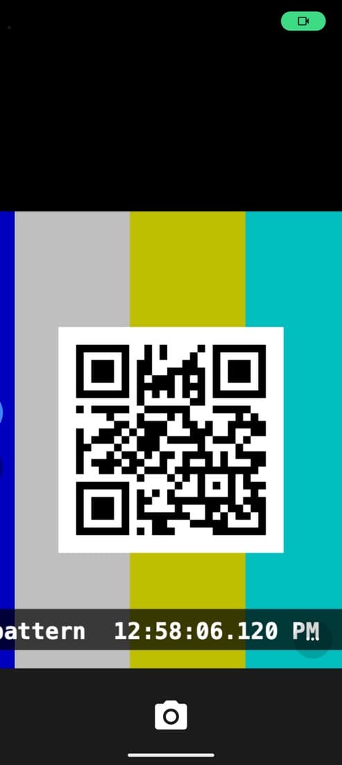 The Android emulator camera showing the MirrorMe test pattern